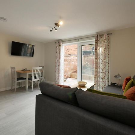 Crewe Short Lets 8 Victoria Court, Crewe Apartment Exterior foto