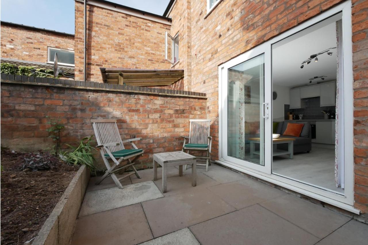Crewe Short Lets 8 Victoria Court, Crewe Apartment Exterior foto